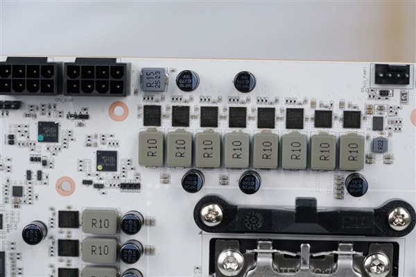 白色高颜值主板!七彩虹CVN B850 ARK FROZEN v14方舟图赏