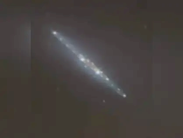 神秘天体闯入太阳系 哈佛天文学家:可能是外星文明母舰