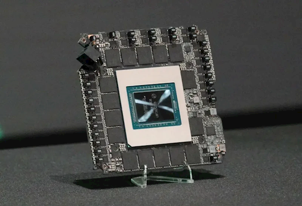 有人做了个RTX 5090公版PCB杯垫!还原度100%