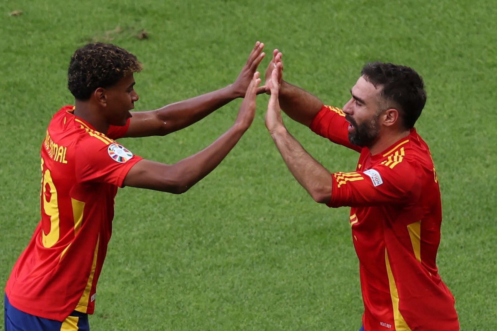 明年还要一起踢世界杯!西足协回应:皇萨球员冲突不会影响国家队