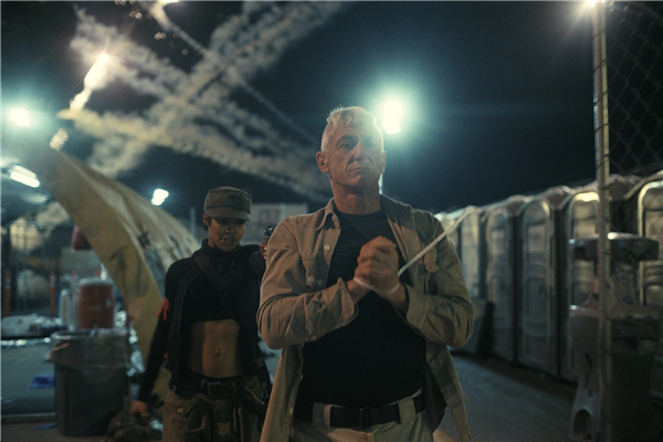 这可能是今年最“辱美”的电影