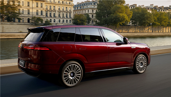 同级最多电机!三排六座SUV腾势N8L上市:29.98万起