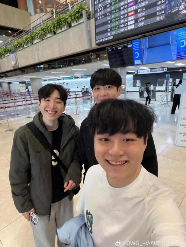 DK分享Showmaker带前队友到上海看S15八强:我会去现场看八强赛