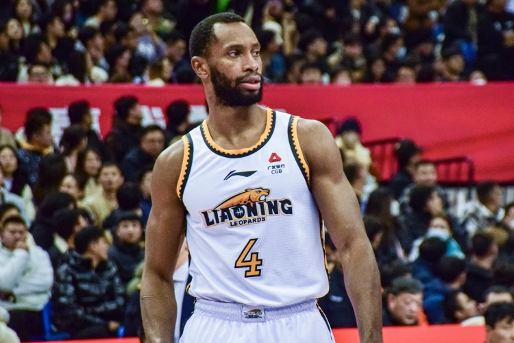 媒体人:弗格在有状态的情况下在CBA还是挺厉害的 得看伤养得咋样