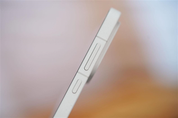 行业第一块165Hz高刷高分屏!一加15图赏