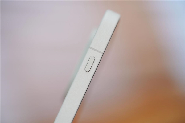 行业第一块165Hz高刷高分屏!一加15图赏