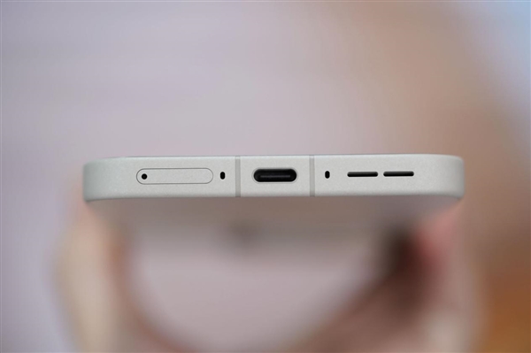 行业第一块165Hz高刷高分屏!一加15图赏