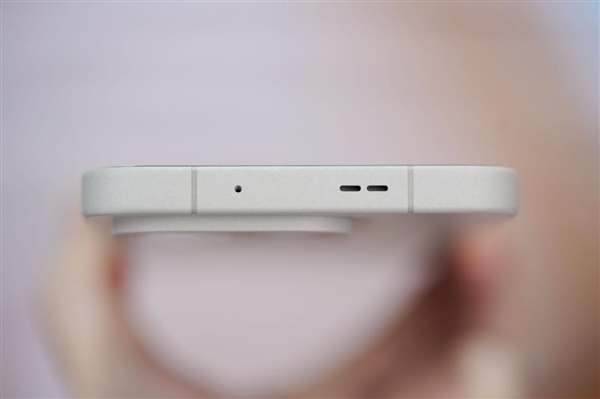 行业第一块165Hz高刷高分屏!一加15图赏