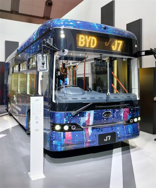 两款专为日本打造 比亚迪J6、J7、K8纯电巴士亮相东京车展