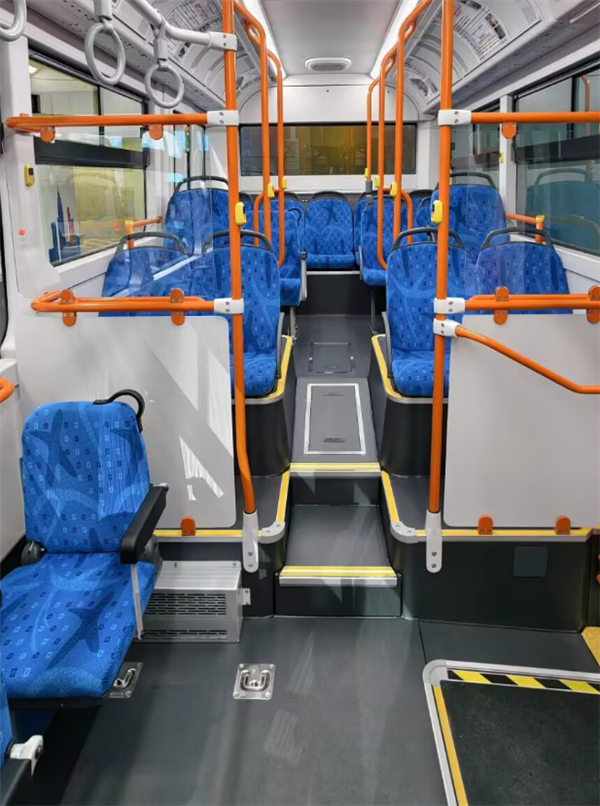 两款专为日本打造 比亚迪J6、J7、K8纯电巴士亮相东京车展