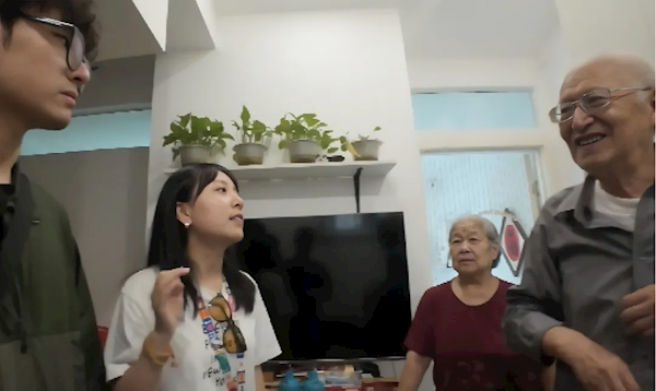 小米产品为何老年人也易上手:半年26次入户调研