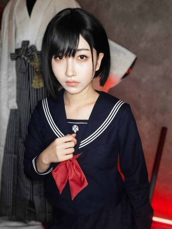 《寂静岭f》美女cos分享:黑袜JK 绝美侧颜