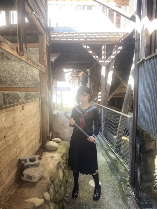 《寂静岭f》美女cos分享:黑袜JK 绝美侧颜