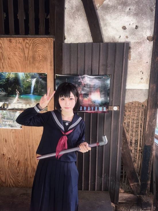 《寂静岭f》美女cos分享:黑袜JK 绝美侧颜