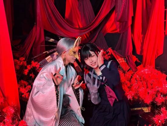 《寂静岭f》美女cos分享:黑袜JK 绝美侧颜