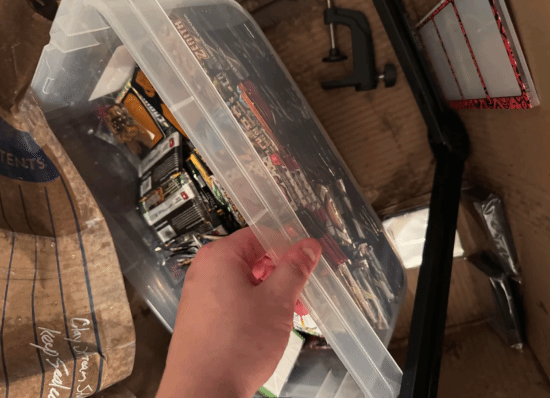 “屎漫金山”!宝可梦卡牌收藏家因水管爆裂痛失数千美元