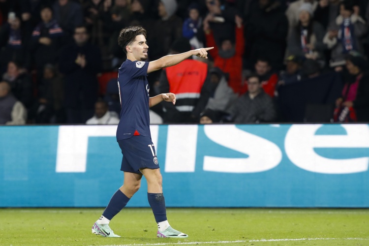 维蒂尼亚盛赞维拉蒂：他是一个真正100%全能型中场，一个魔术师