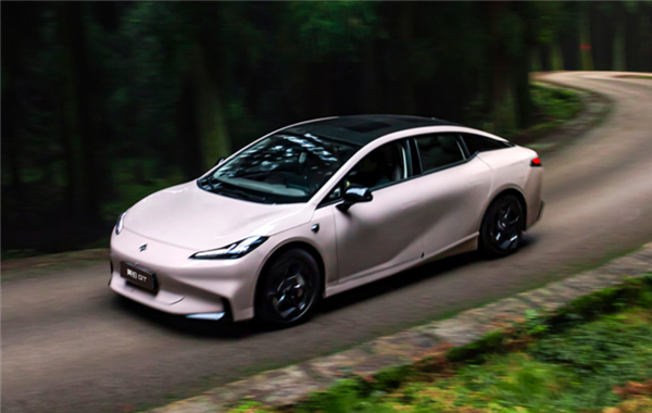 15万买中型纯电性能轿跑!广汽昊铂GT全新Lite版上市