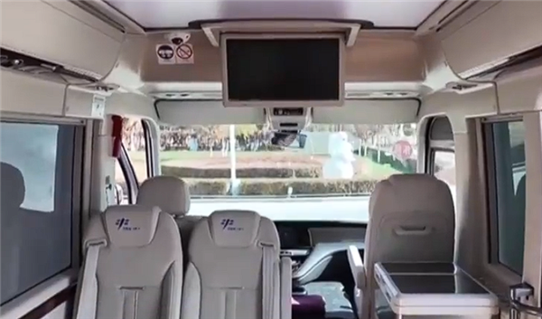 车牌写万无一失 神二十一全新转运车红旗国悦亮相