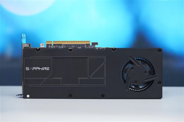 AMD最强专业显卡!蓝宝石AMD Radeon AI Pro R9700 32GB显卡图赏