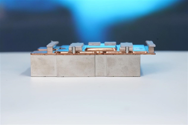 AMD最强专业显卡!蓝宝石AMD Radeon AI Pro R9700 32GB显卡图赏