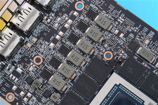 AMD最强专业显卡!蓝宝石AMD Radeon AI Pro R9700 32GB显卡图赏