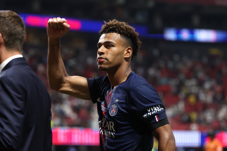 队报:杜埃右大腿严重撕裂,将缺阵数周时间,无缘出战拜仁