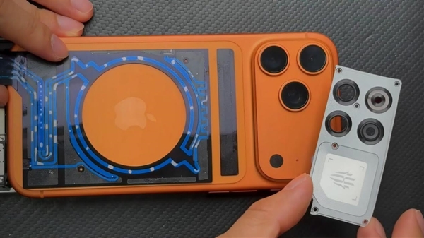 红魔11 Pro+水冷塞进iPhone 17 Pro Max：性能暴增8%！