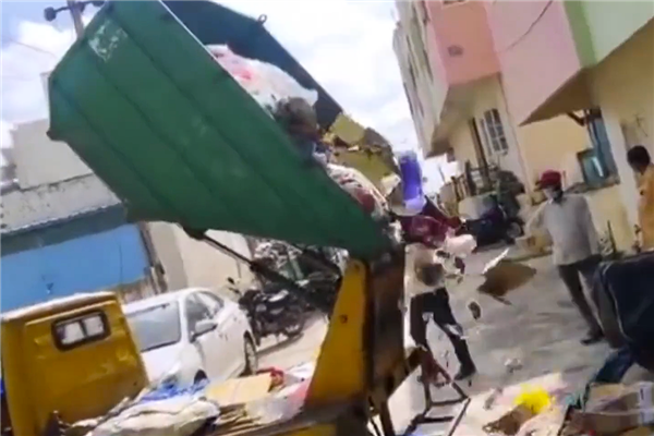 把垃圾被送回乱扔垃圾人家门口 印度以毒攻毒羞辱惯犯