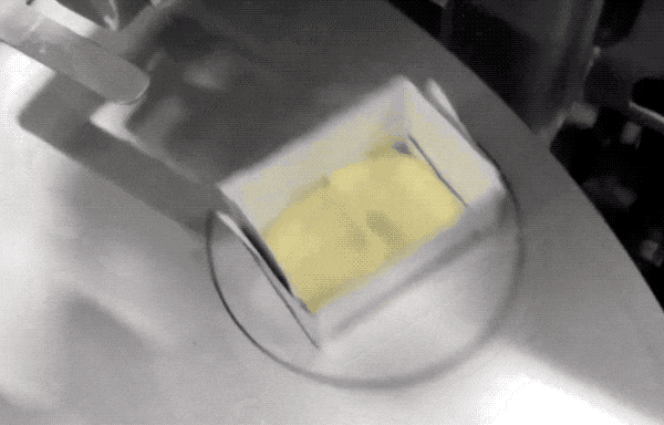 是谁给黄油块包得整整齐齐