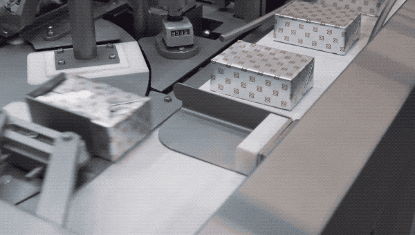 是谁给黄油块包得整整齐齐