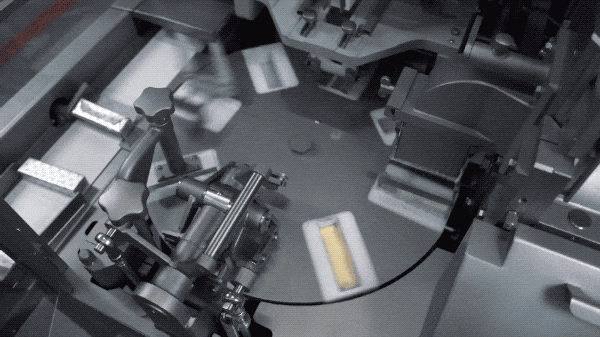 是谁给黄油块包得整整齐齐