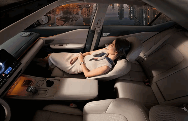 首搭华为座舱的燃油车!东风日产天籁·鸿蒙座舱内饰首发