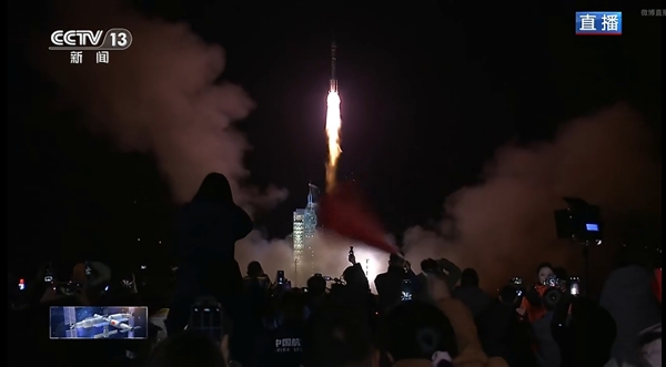 我国神舟二十一号载人飞船点火发射!