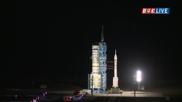 我国神舟二十一号载人飞船点火发射!