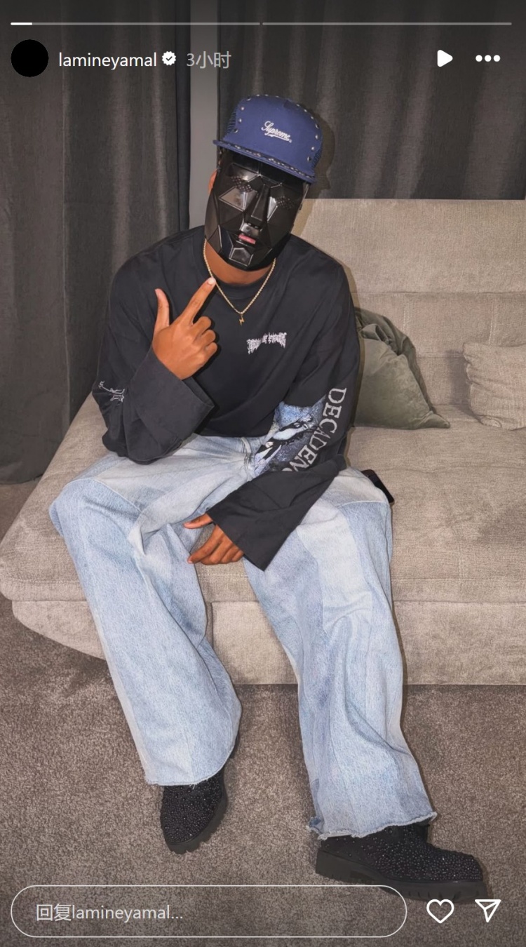 万圣节到来！亚马尔社媒晒戴黑色面具照片