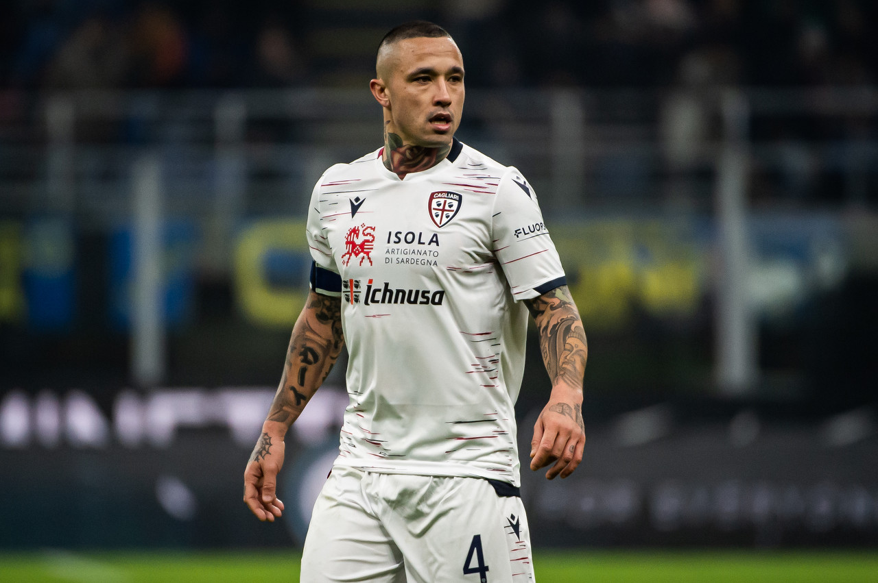 踢球的使命!纳因戈兰:父亲避债离家出走,母亲独自抚养5个孩子