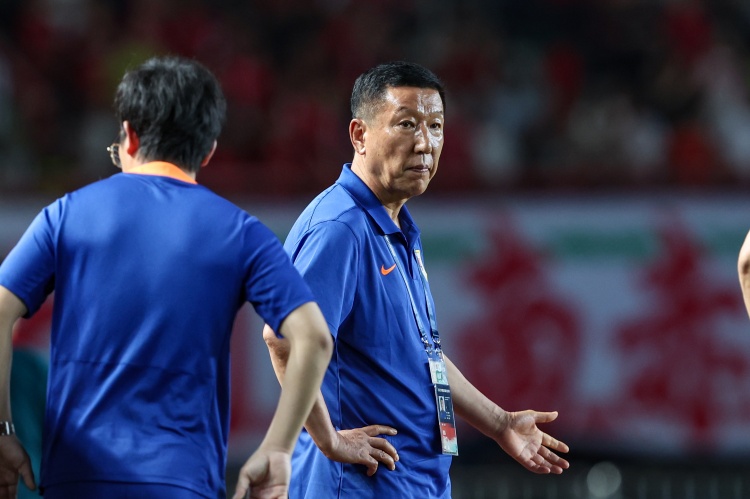 唐田谈崔康熙：参加洲际比赛方面，我们和崔导永远是国家利益第一