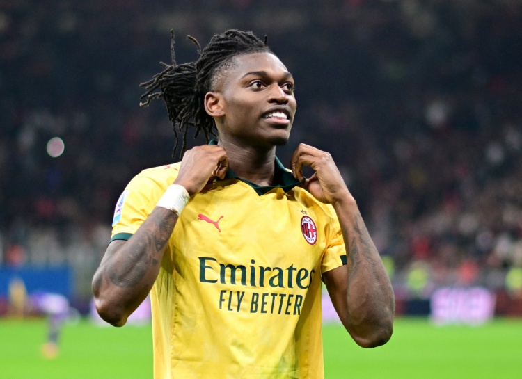 记者:莱奥身体已恢复并参加米兰合练 普利西奇和拉比奥特仍单练