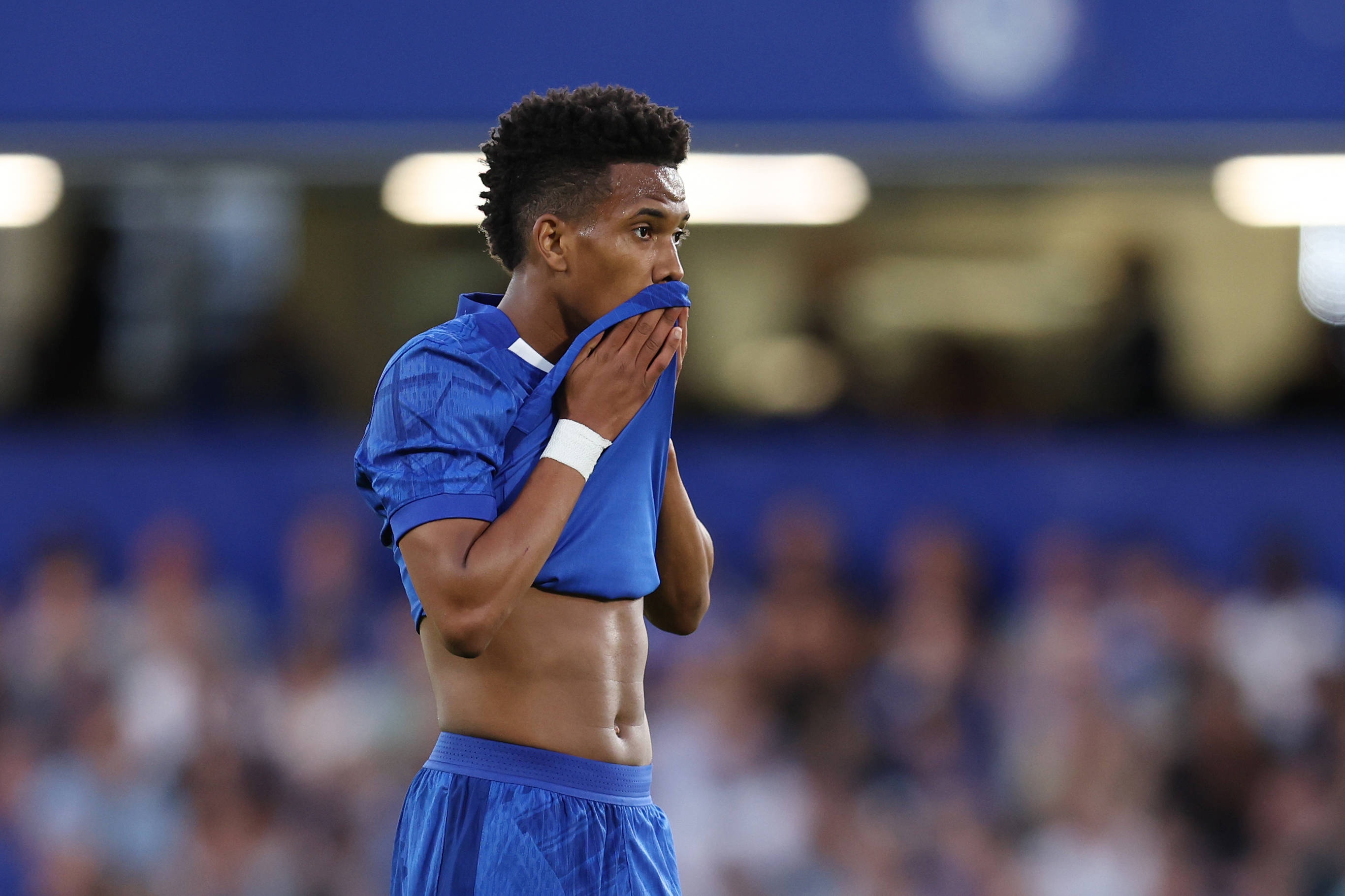 18岁埃斯特旺:希望用场上表现回报球迷 当时绝杀利物浦很激动