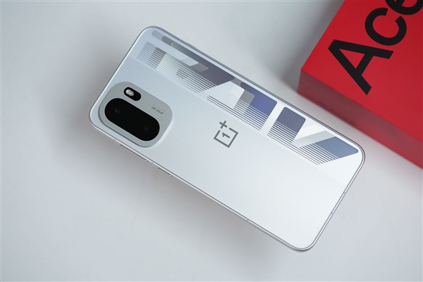 同档唯一165Hz超高刷直屏!一加Ace 6图赏