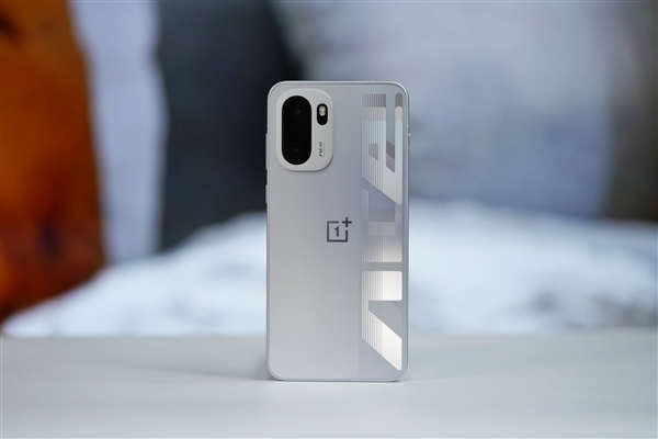 同档唯一165Hz超高刷直屏!一加Ace 6图赏