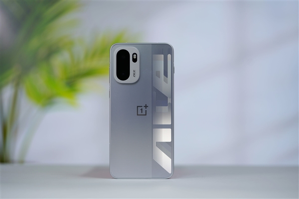 同档唯一165Hz超高刷直屏!一加Ace 6图赏