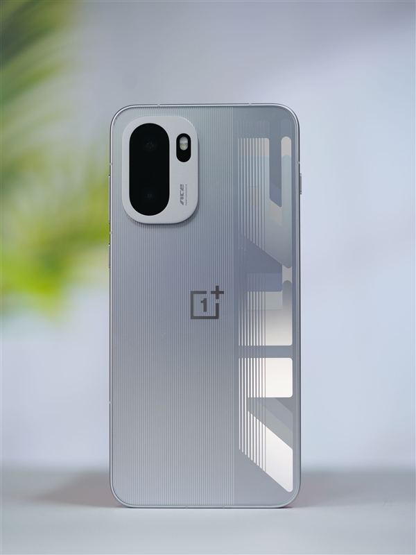 同档唯一165Hz超高刷直屏!一加Ace 6图赏