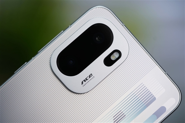 同档唯一165Hz超高刷直屏!一加Ace 6图赏