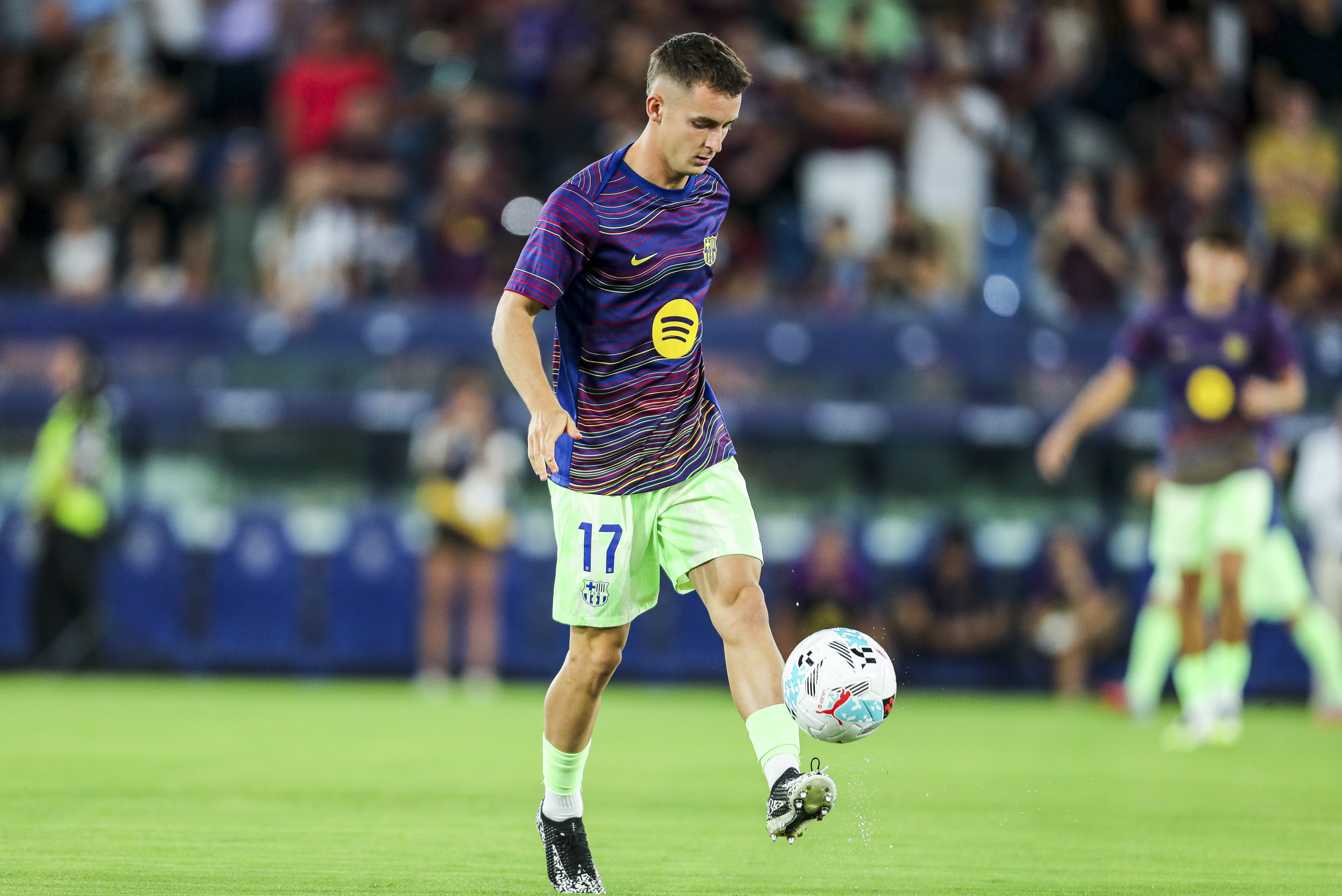 世体:卡萨多可能代替佩德里首发 莱万和奥尔莫不太可能首发