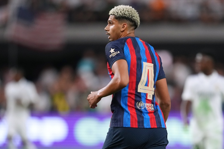 世体:阿劳霍可能替代库巴西首发出战埃尔切