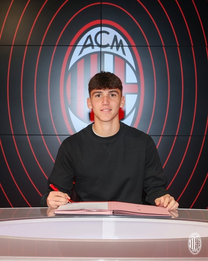 迪马:AC米兰有意续约17岁中场新星埃马努埃莱-萨拉