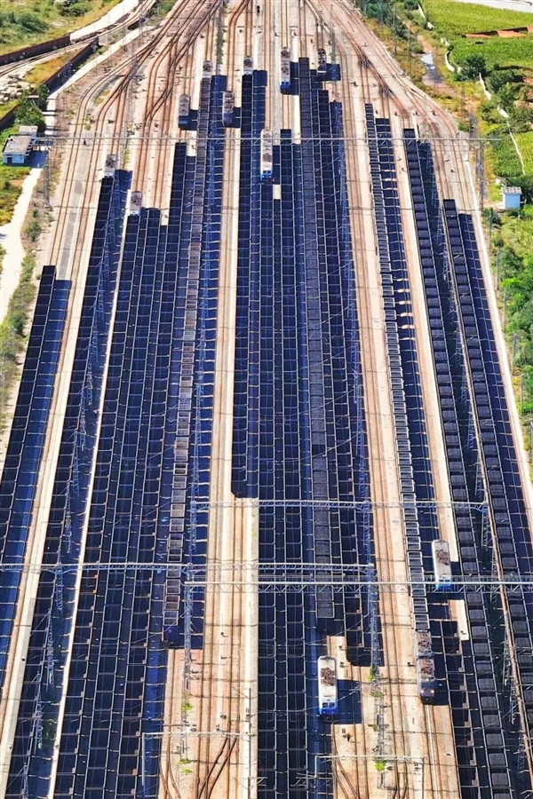 106节车厢的超长火车震撼再现！一次载重1.2万吨