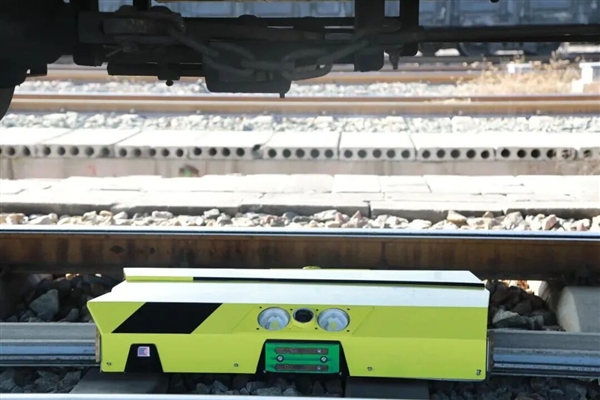 106节车厢的超长火车震撼再现！一次载重1.2万吨